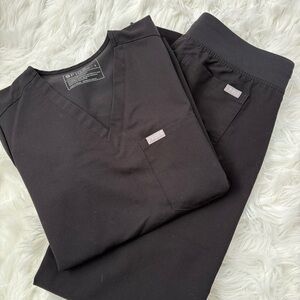 FIGS Charcoal/Black Scrubs Set
